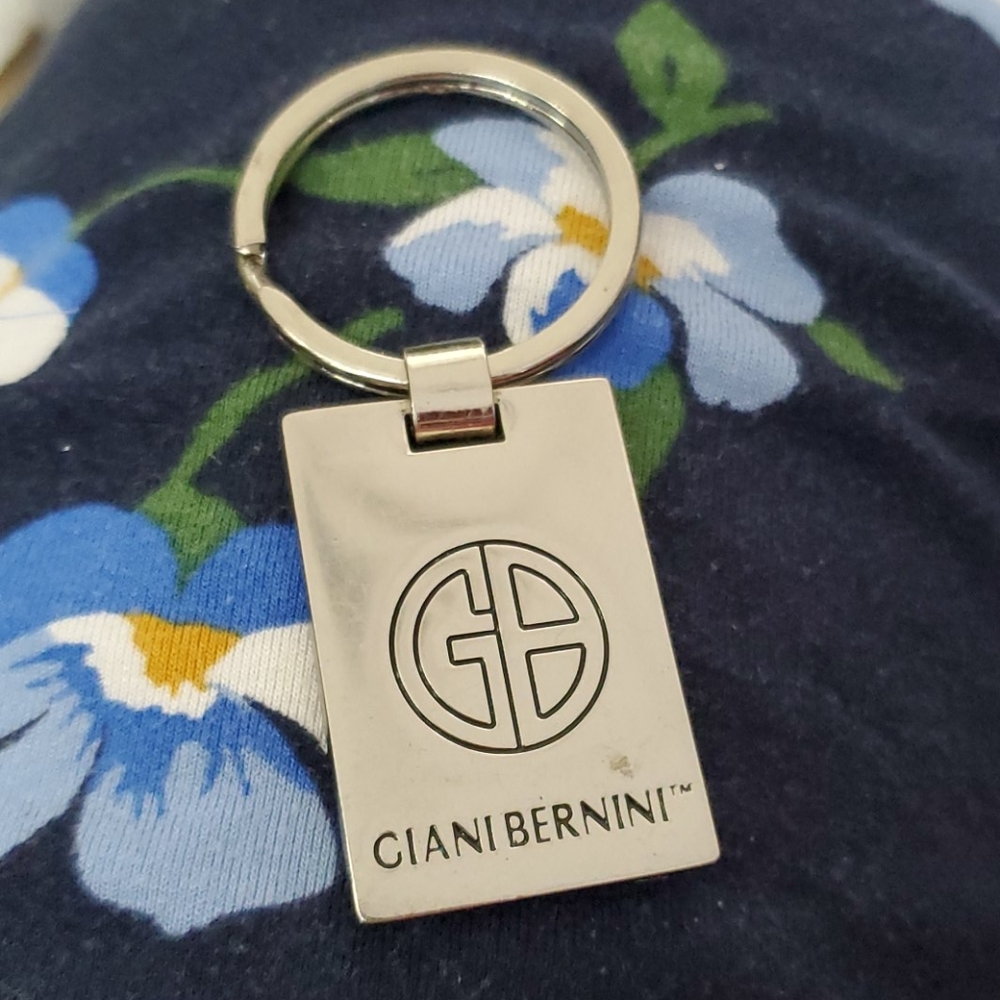 Giani Bernini Vintage Leather Keychain